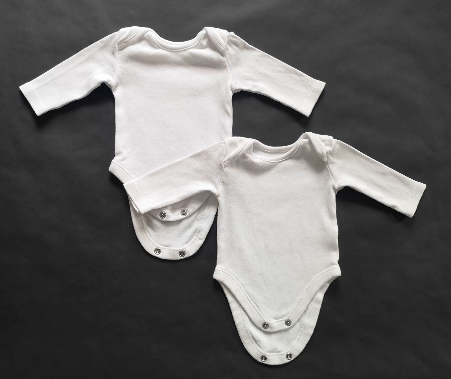 2x bodysuits