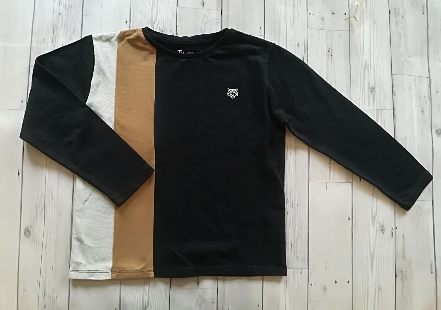 Boys long sleeved top