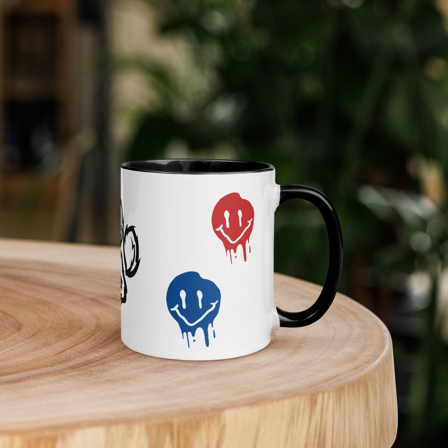 Tasse mit farbiger Innenseite