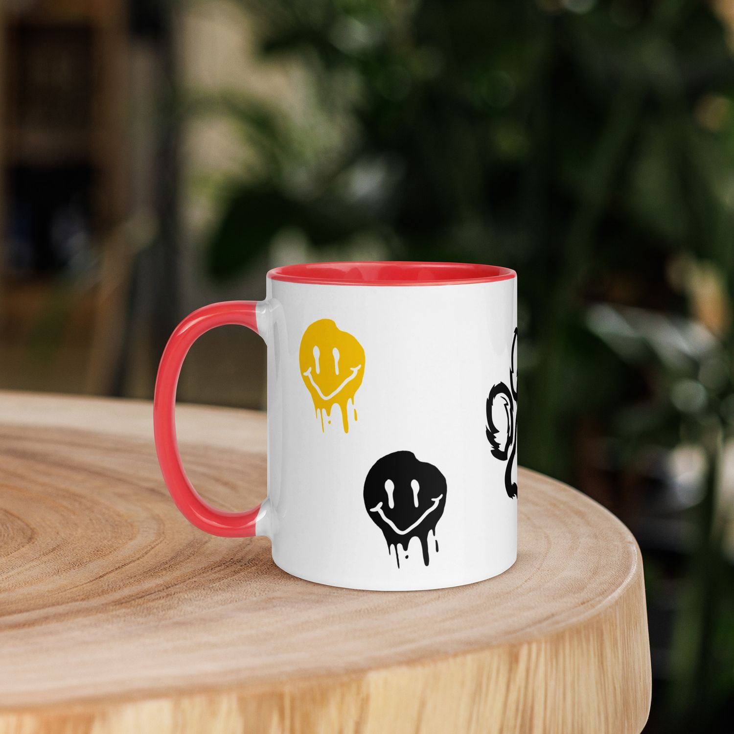 Tasse mit farbiger Innenseite