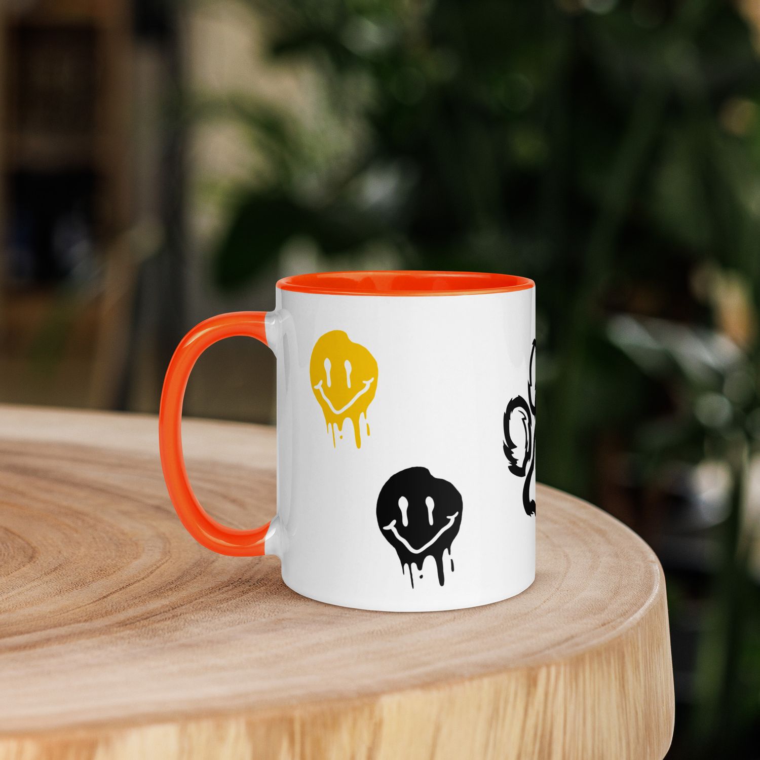 Tasse mit farbiger Innenseite