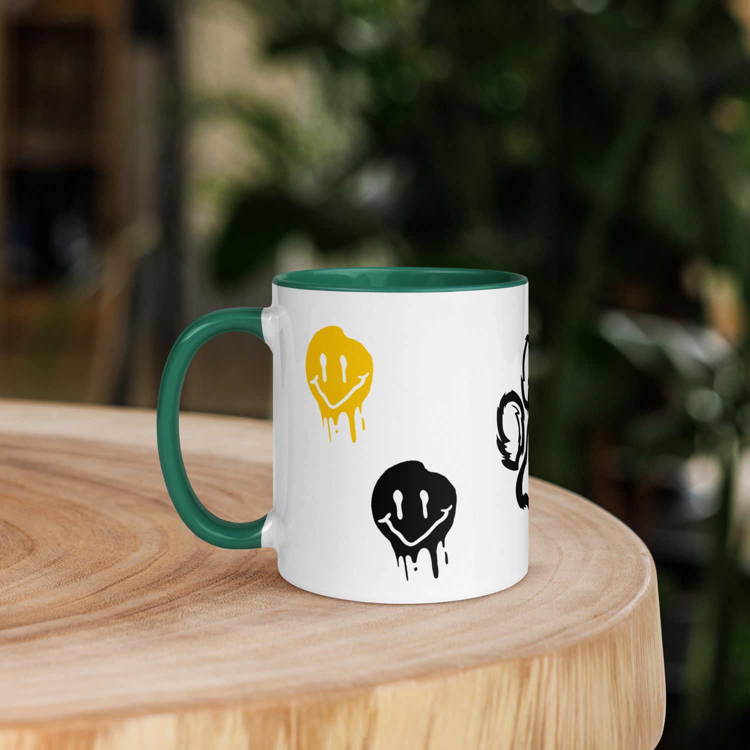 Tasse mit farbiger Innenseite