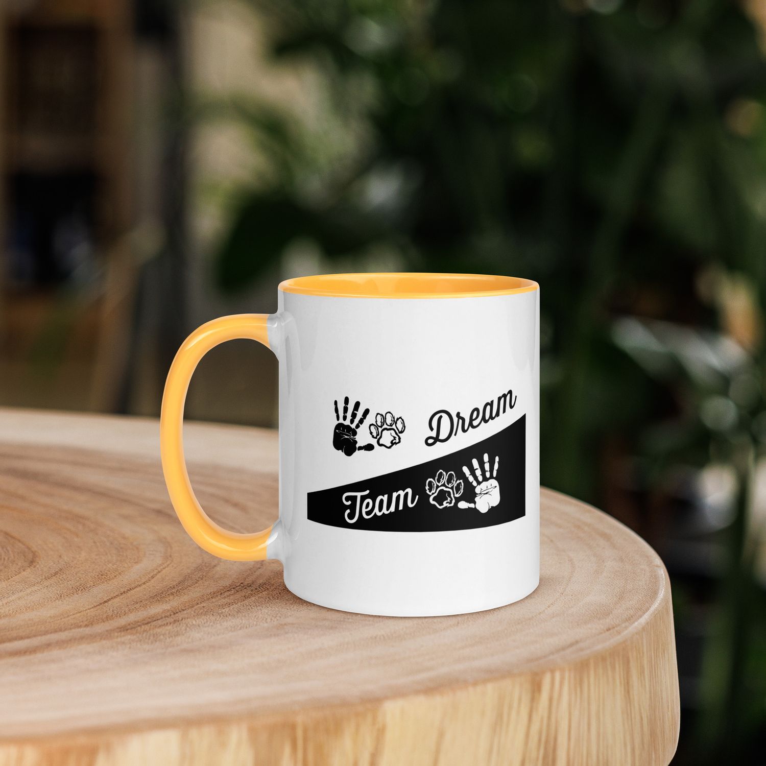 Tasse mit farbiger Innenseite