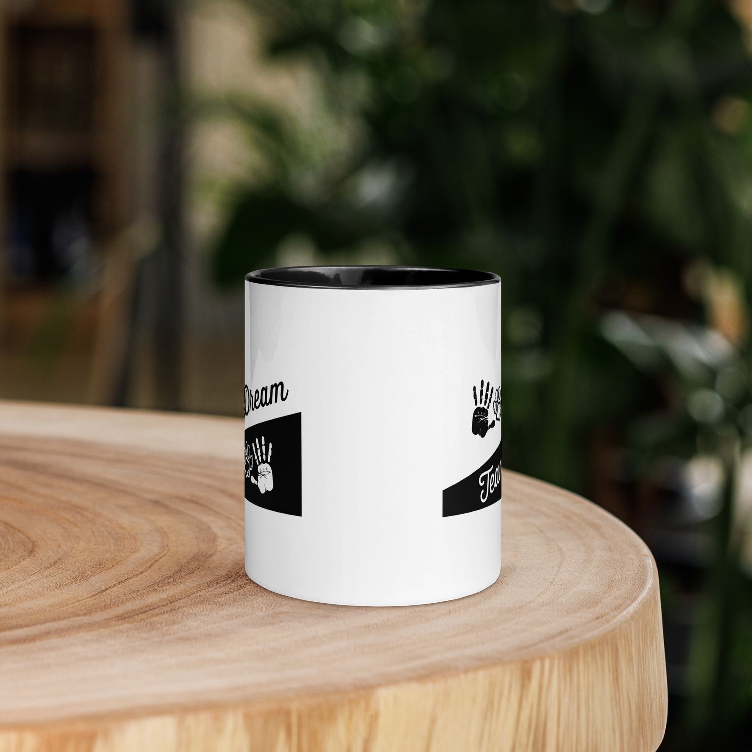 Tasse mit farbiger Innenseite