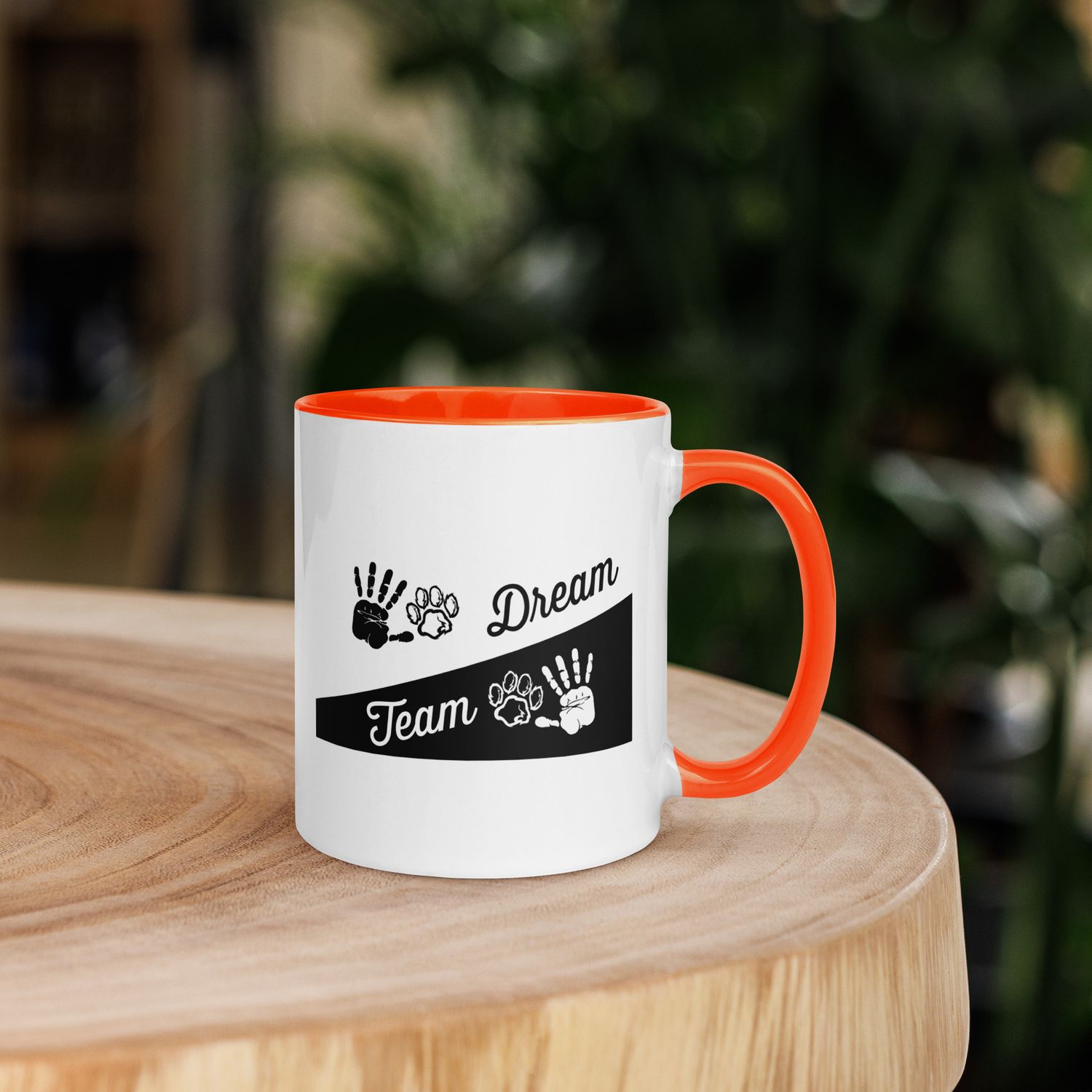 Tasse mit farbiger Innenseite