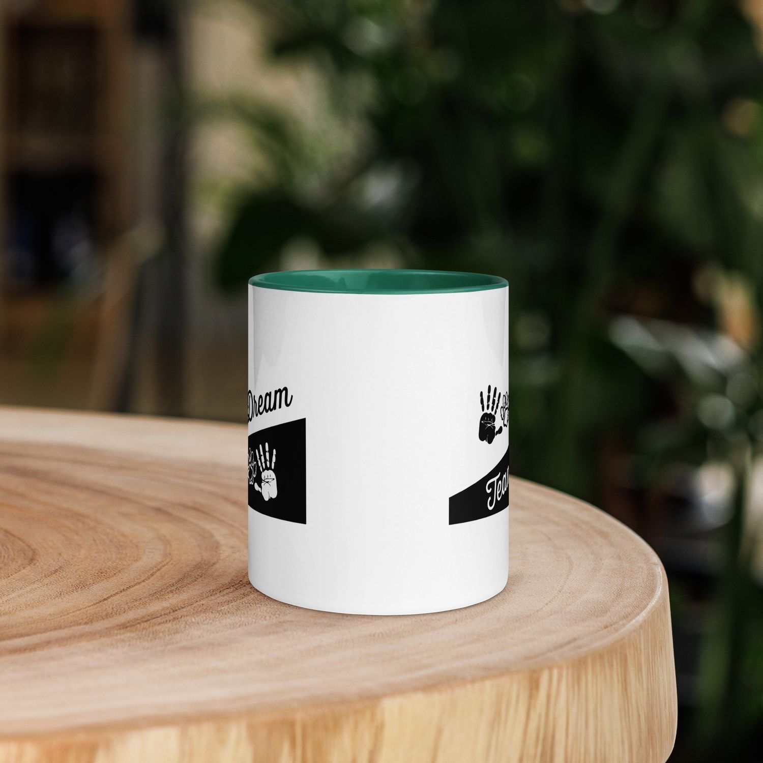 Tasse mit farbiger Innenseite