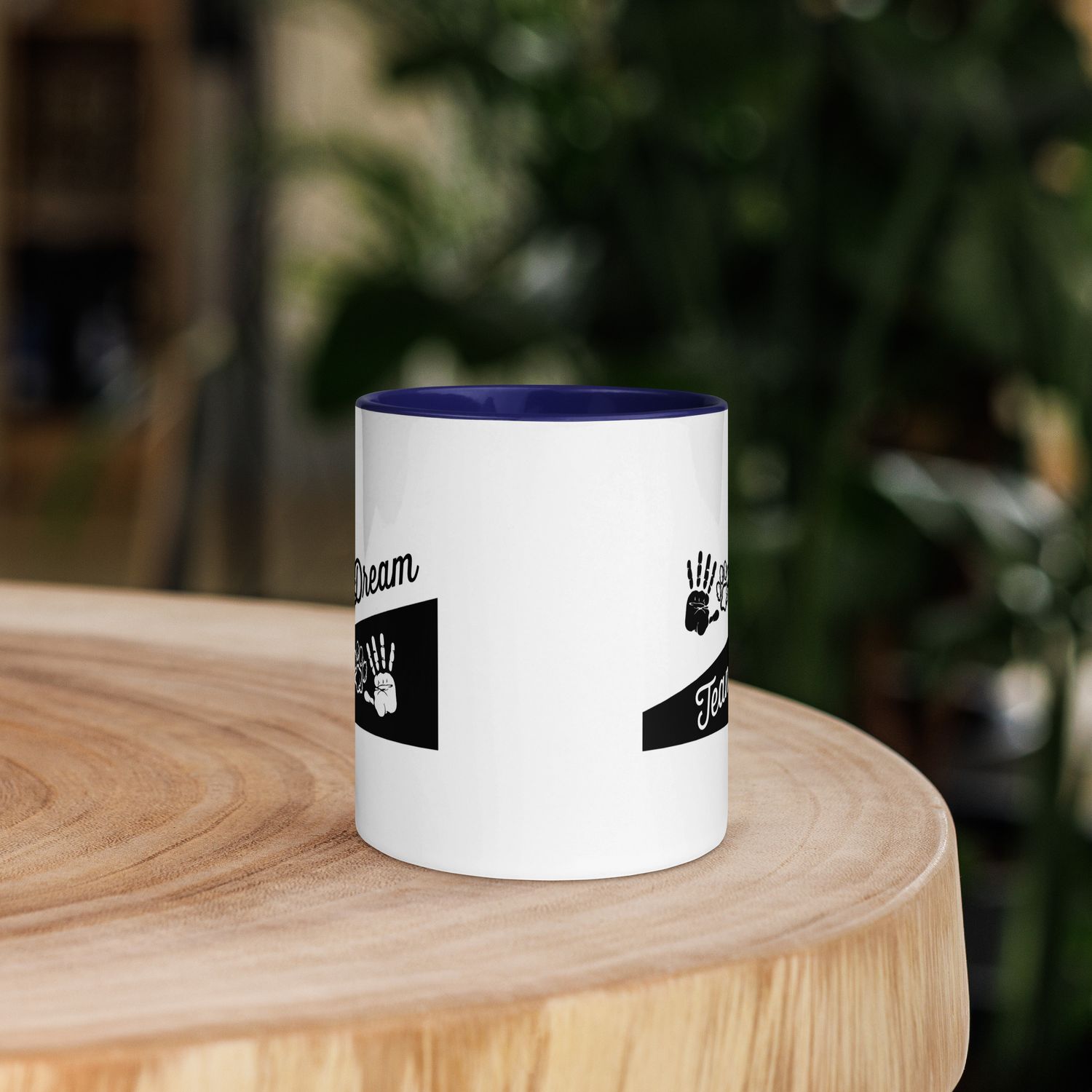 Tasse mit farbiger Innenseite
