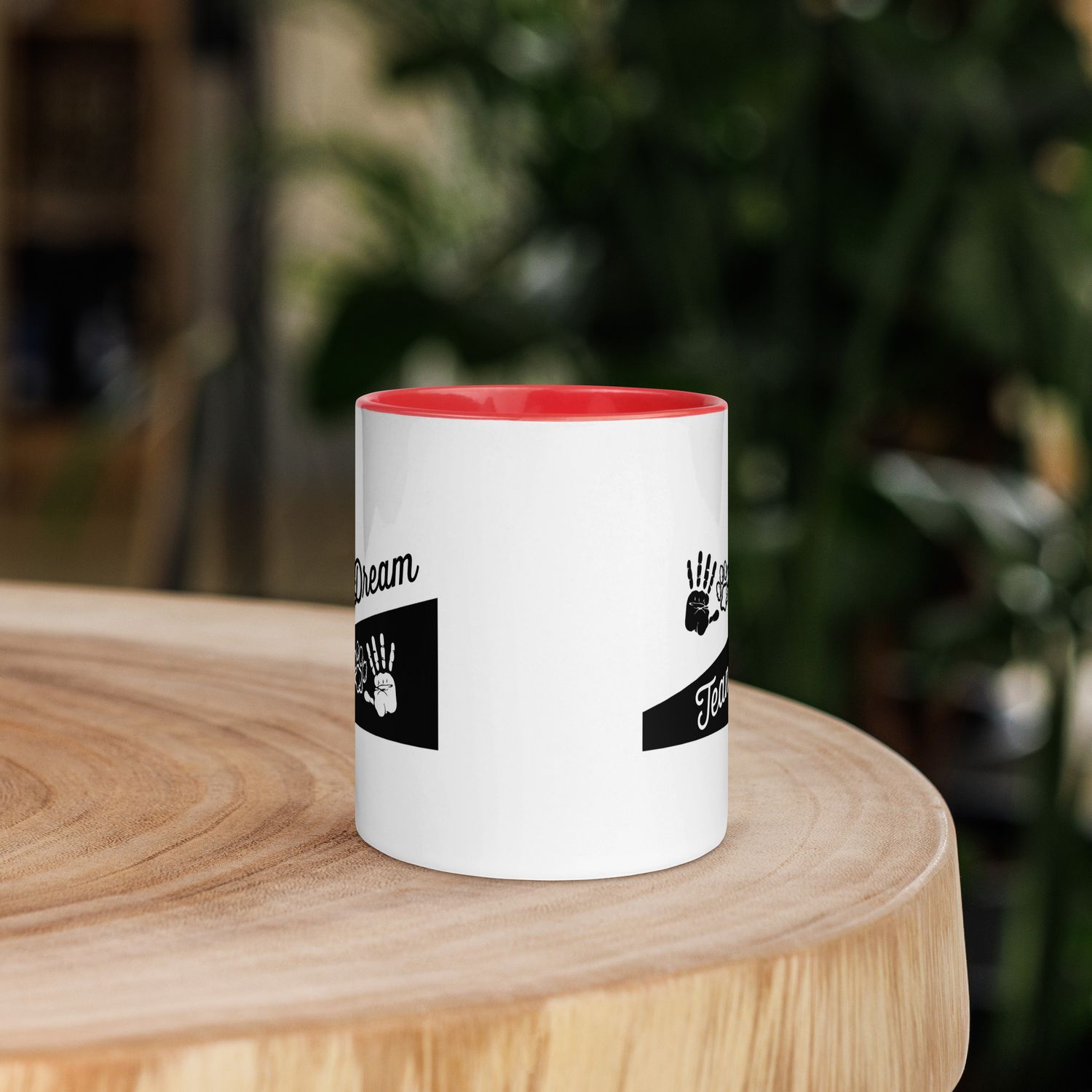 Tasse mit farbiger Innenseite