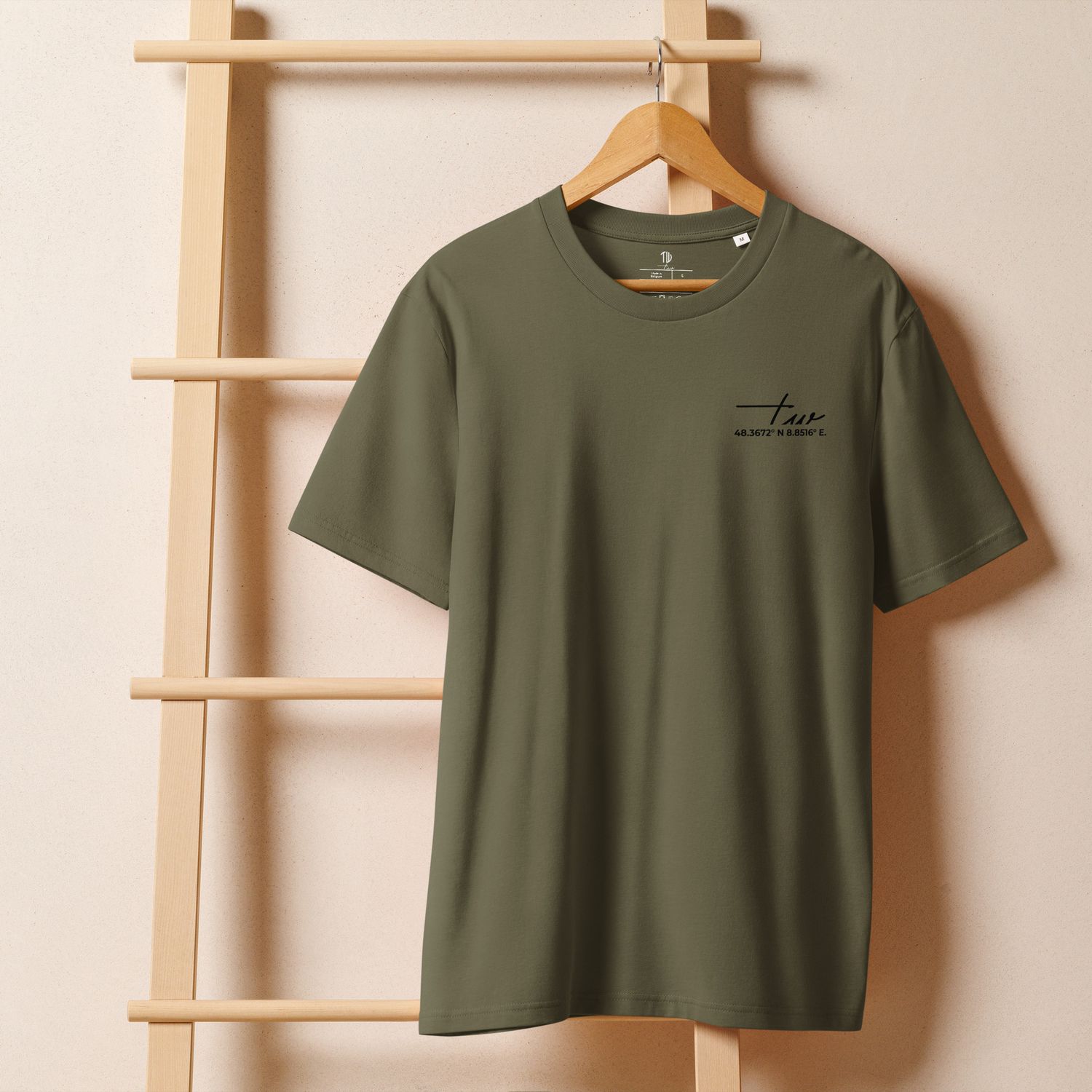 THE WUFF® Pure Vibes X Unisex Bio-T-Shirt mit Rippkragen