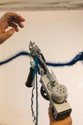 Virksomhedslogo i tuft ! Kontakt for tilbud.