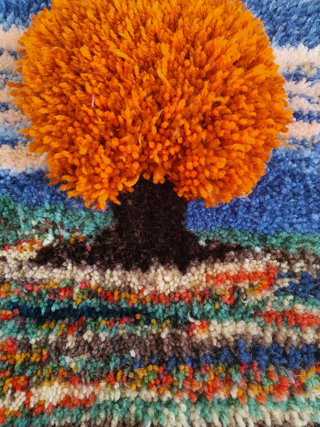 Fredag d 6 marts 2026.   kl 10 til 14 Carving level 1    På værksted i Odense.    Her arbejder vi i et værk der  har forskellige længder luv. Arbejder  med at forme værket m forsk teknikker.  4 timer.