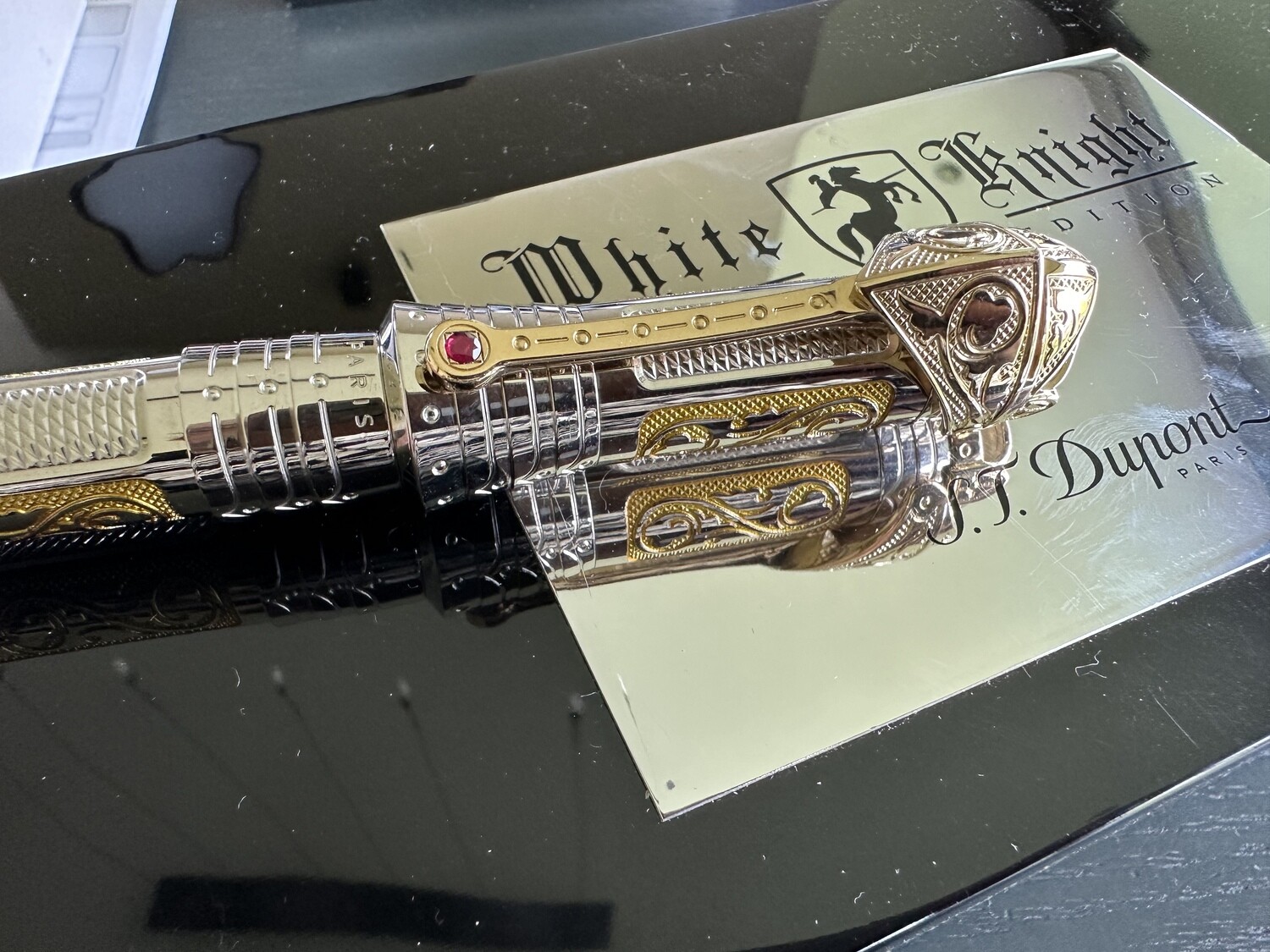 ST Dupont Édition limitée White Knight Rollerball