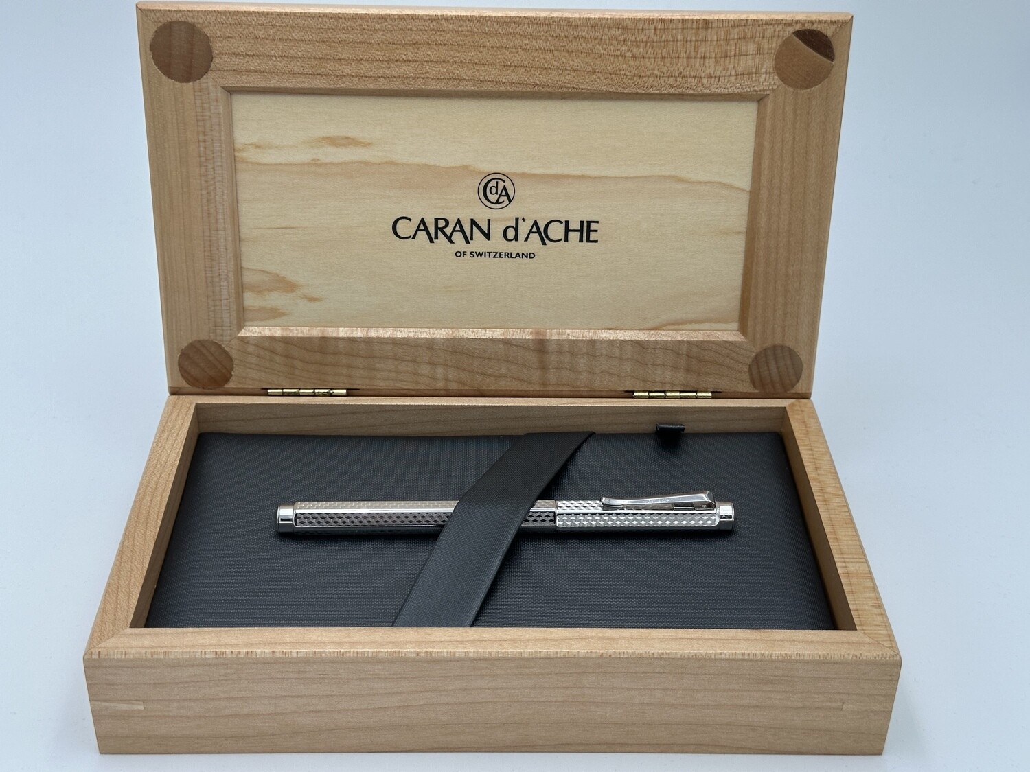 Caran d’Ache Rollerball ecridor cubrik platiné
