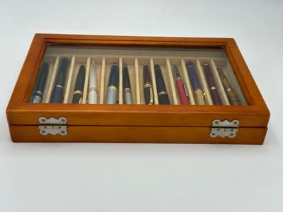 Coffret en bois de 12 stylos plume