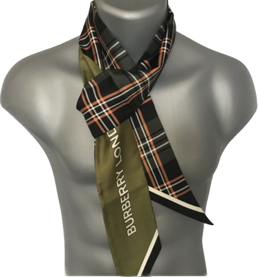 Burberry tour de cou en soie 160X8