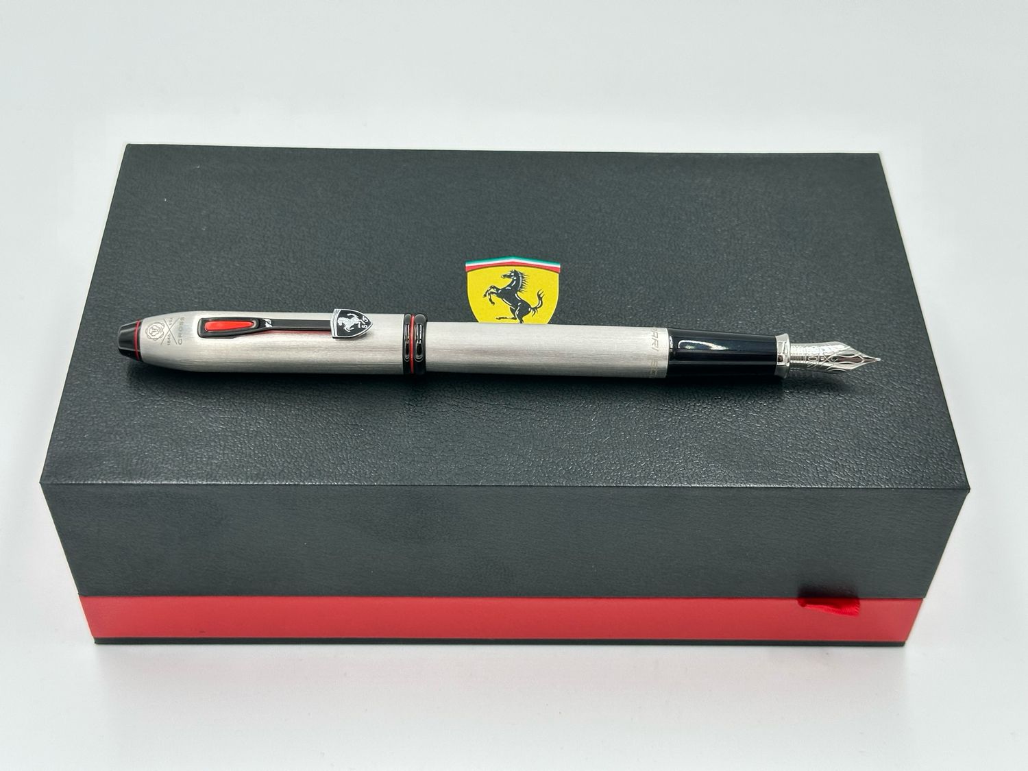 Cross Stylo plume Townsend "Ferrari" Gris brossé