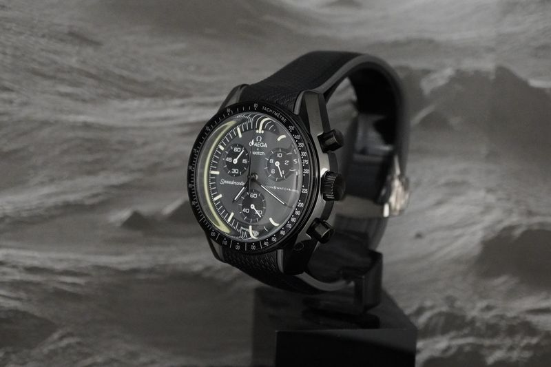 Mercury Black SS with Silicone Strap