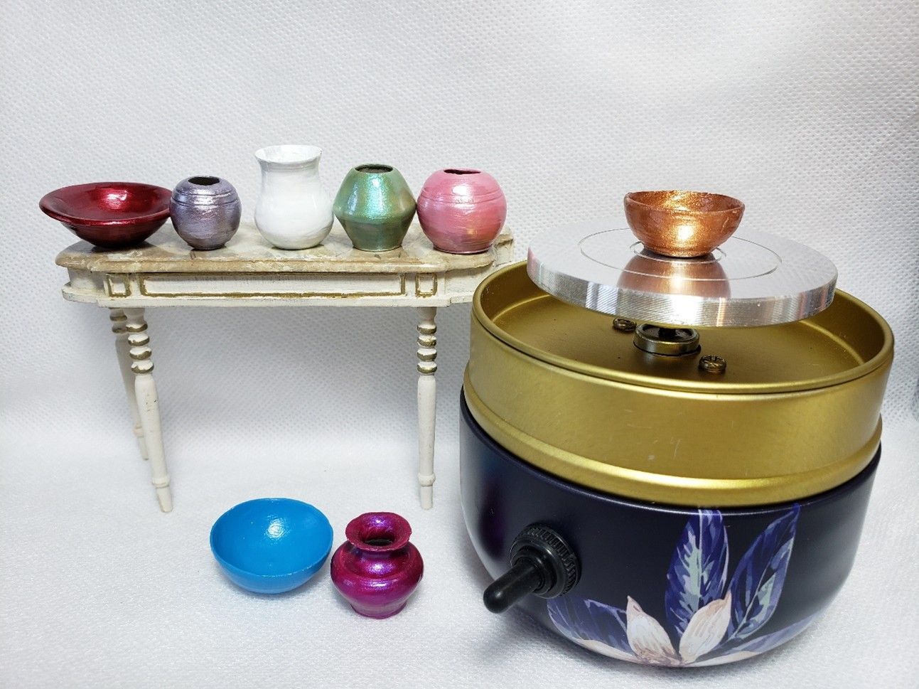 Sculpting Pottery on a Mini Wheel - 1 Sculpting Pottery on a Mini Wheel - 1" Scale