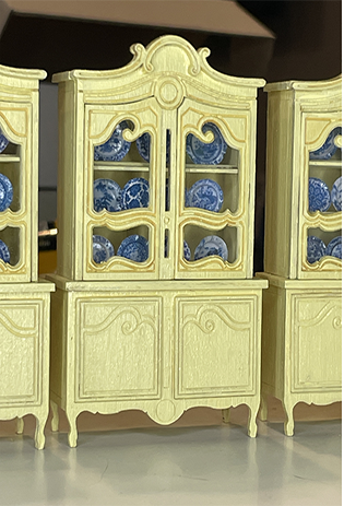 Monet's Hutch - 1/2" Scale