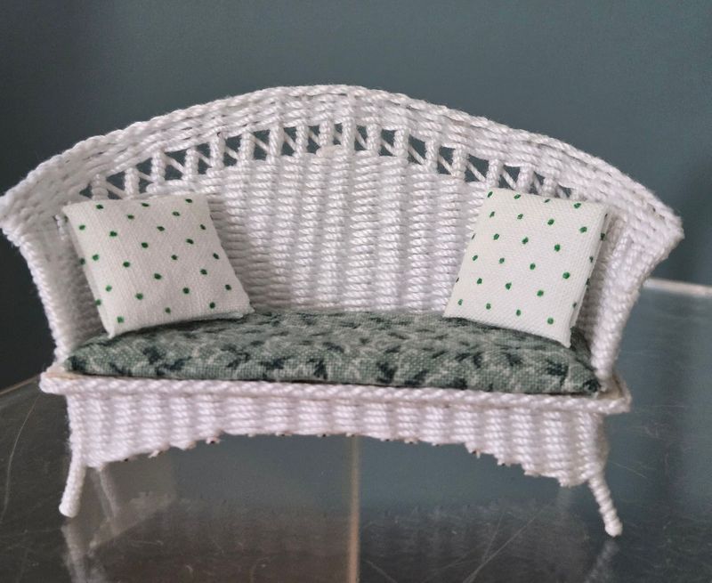 Wicker Settee - 1/2" Scale