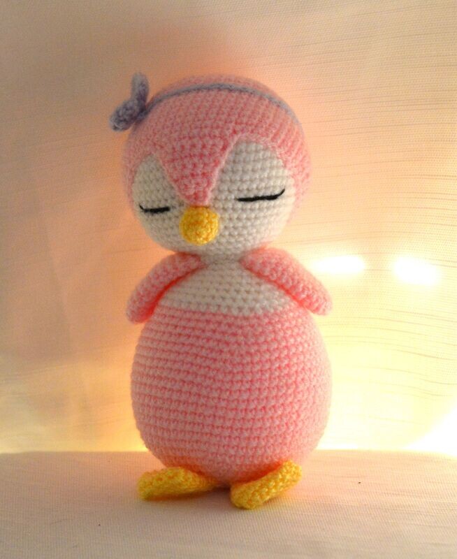 Pingüinita rosa hecho a mano a crochet