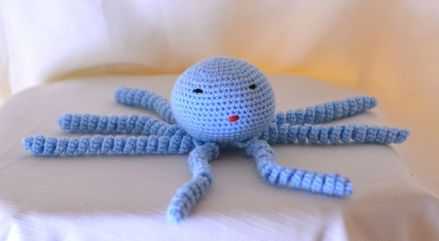 Pulpo bebé color azul claro artesanal