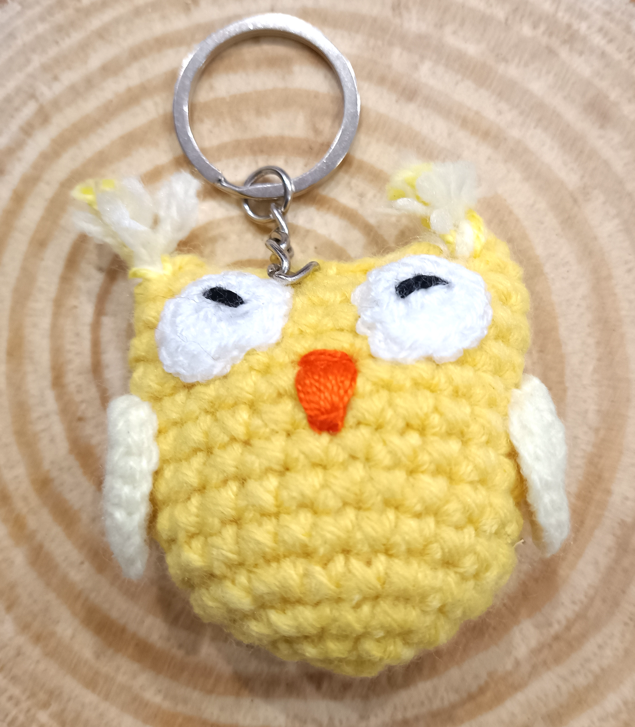 Porte-clés hibou jaune clair avec ailes jaune foncé   fait à la main