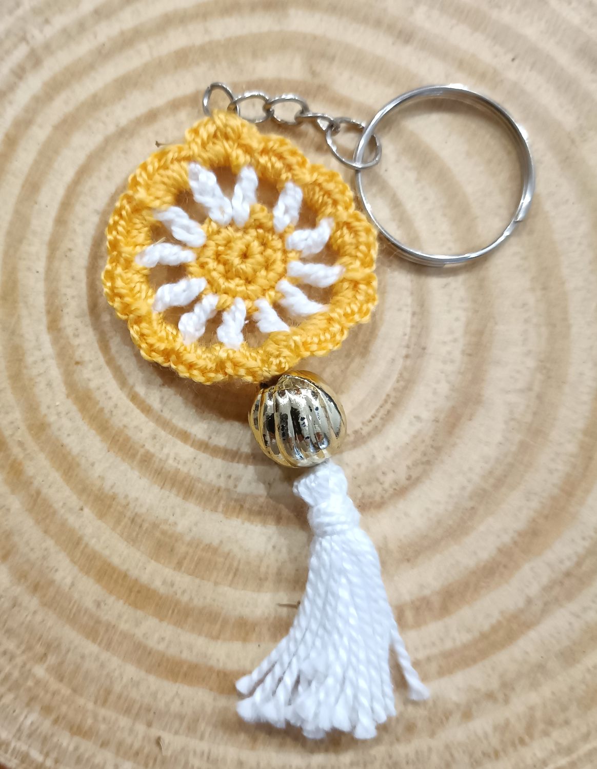 Porte-clés attrape-rêves jaune oeuf  et blanc   fait à la main