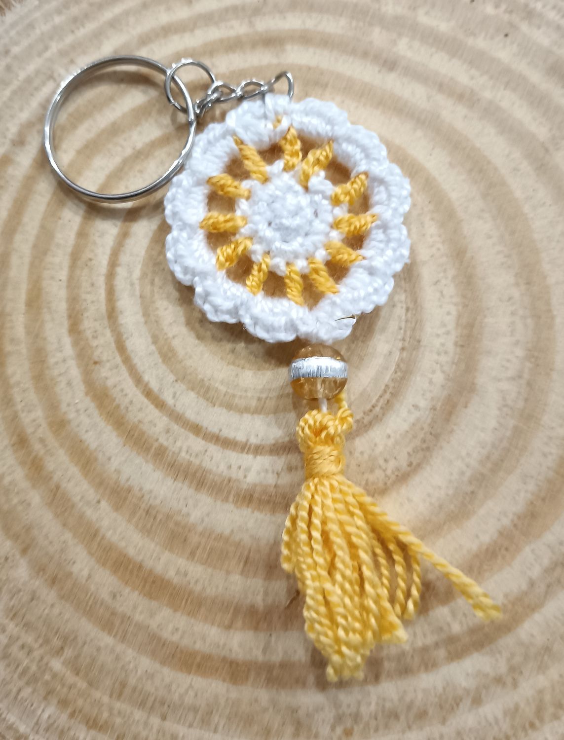 Porte-clés attrape-rêves oeuf blanc et jaune   fait à la main
