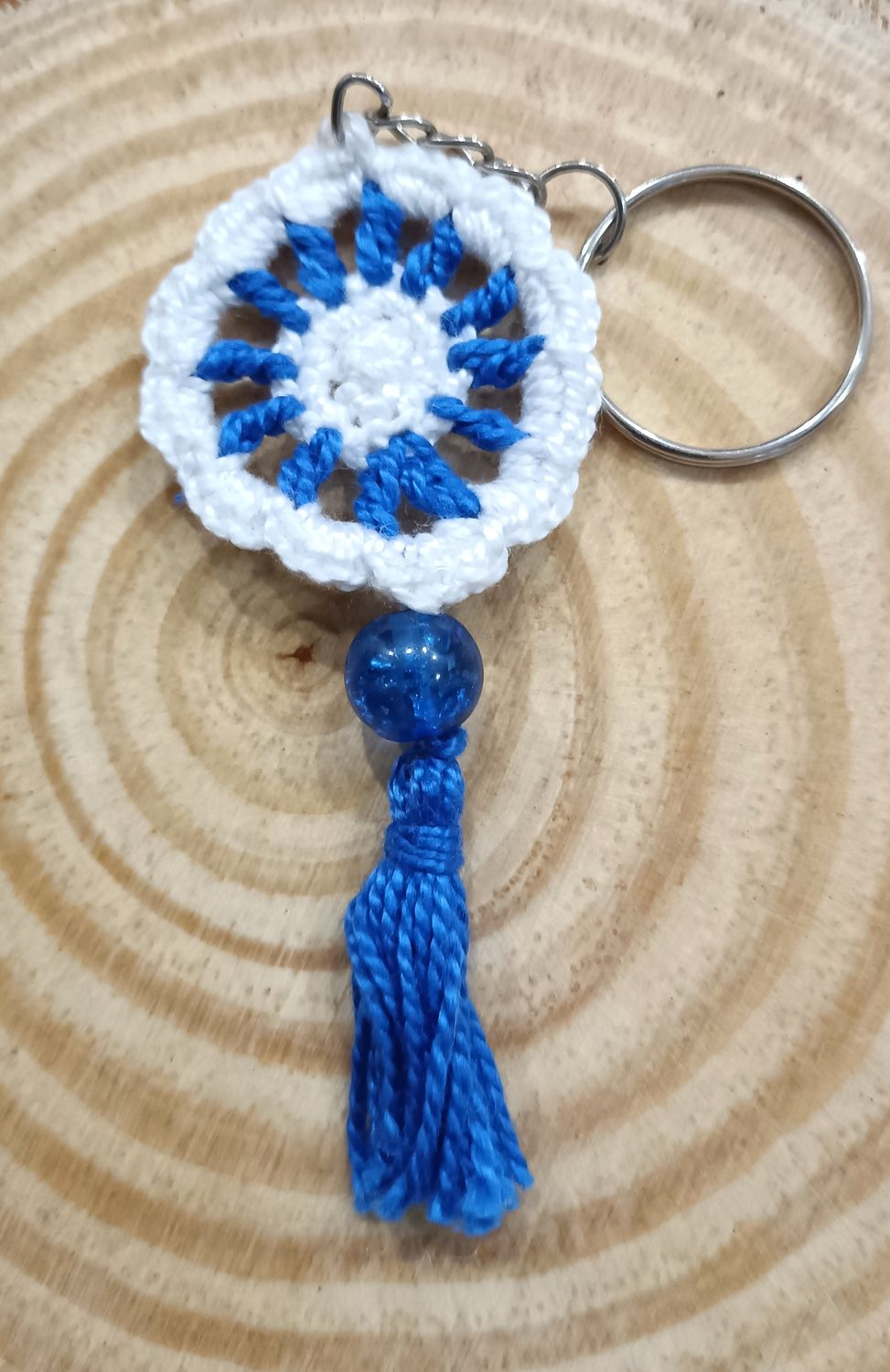 Porte-clés attrape-rêves blanc et bleu   fait à la main