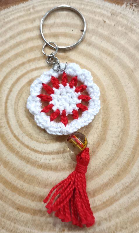 Llavero atrapasueños  blanco y rojo hecho a mano