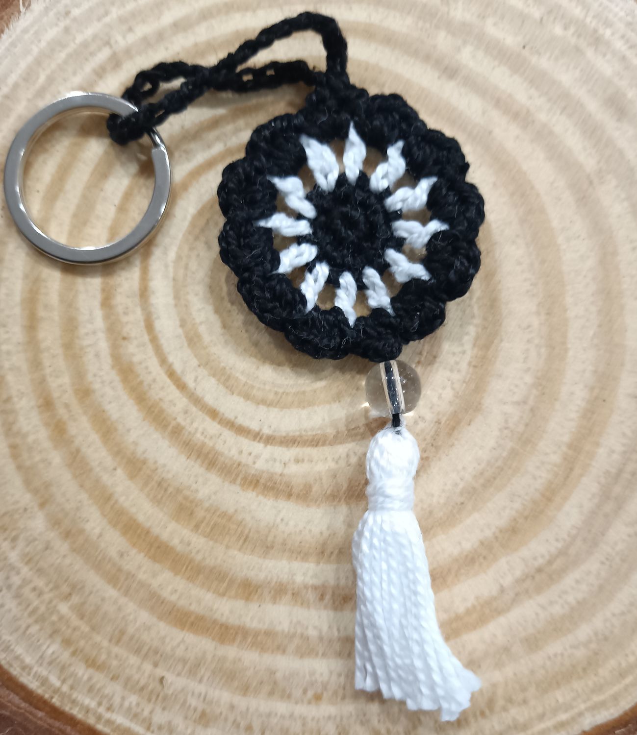 Porte-clés attrape-rêves noir et blanc   fait à la main