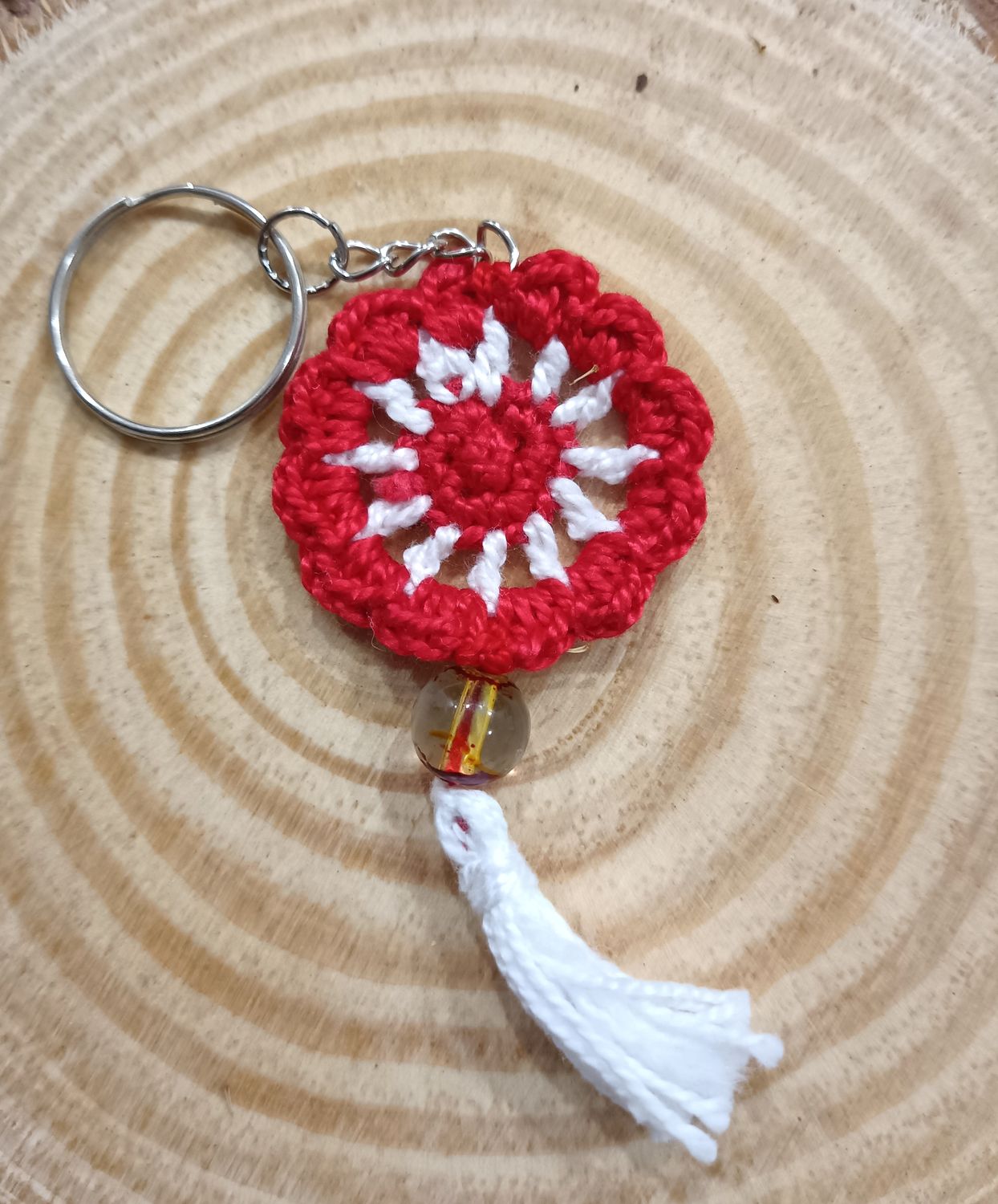 Llavero atrapasueños rojo y blanco hecho a mano
