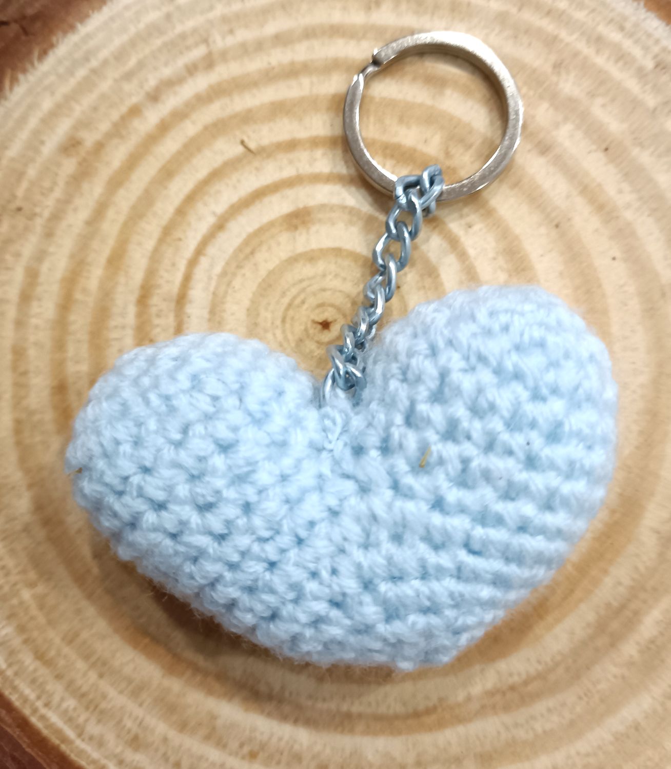 Llavero corazón celeste hecho a mano