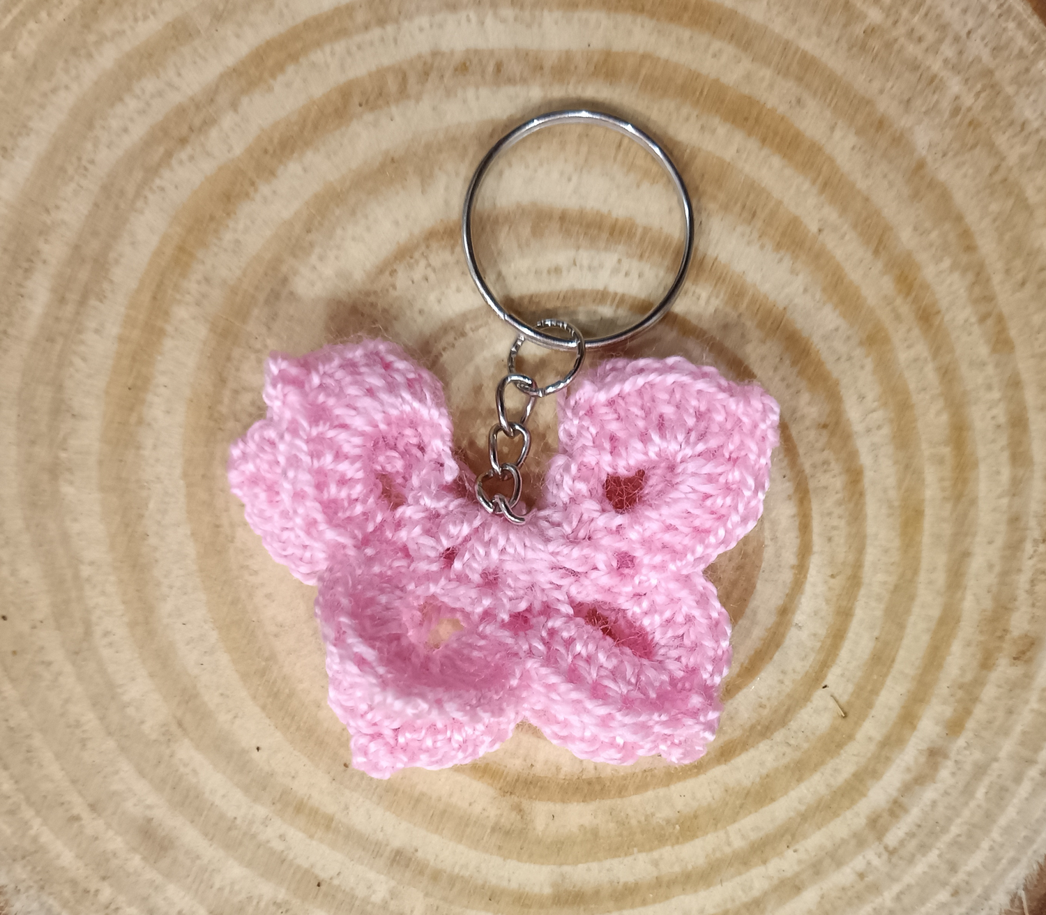 Llavero mariposa rosa fuerte hecho a mano