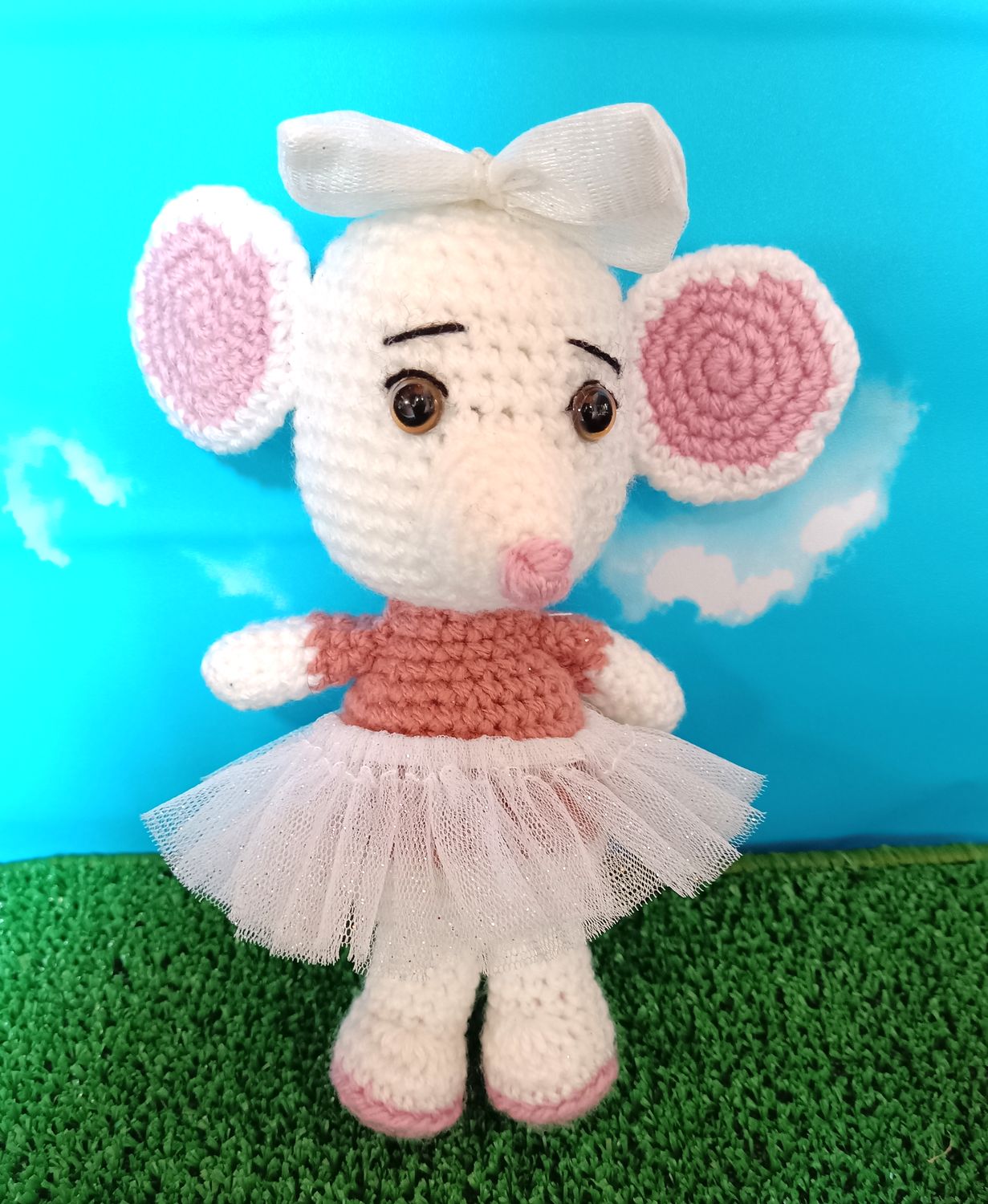 Ratita presumida hecha a mano a crochet
