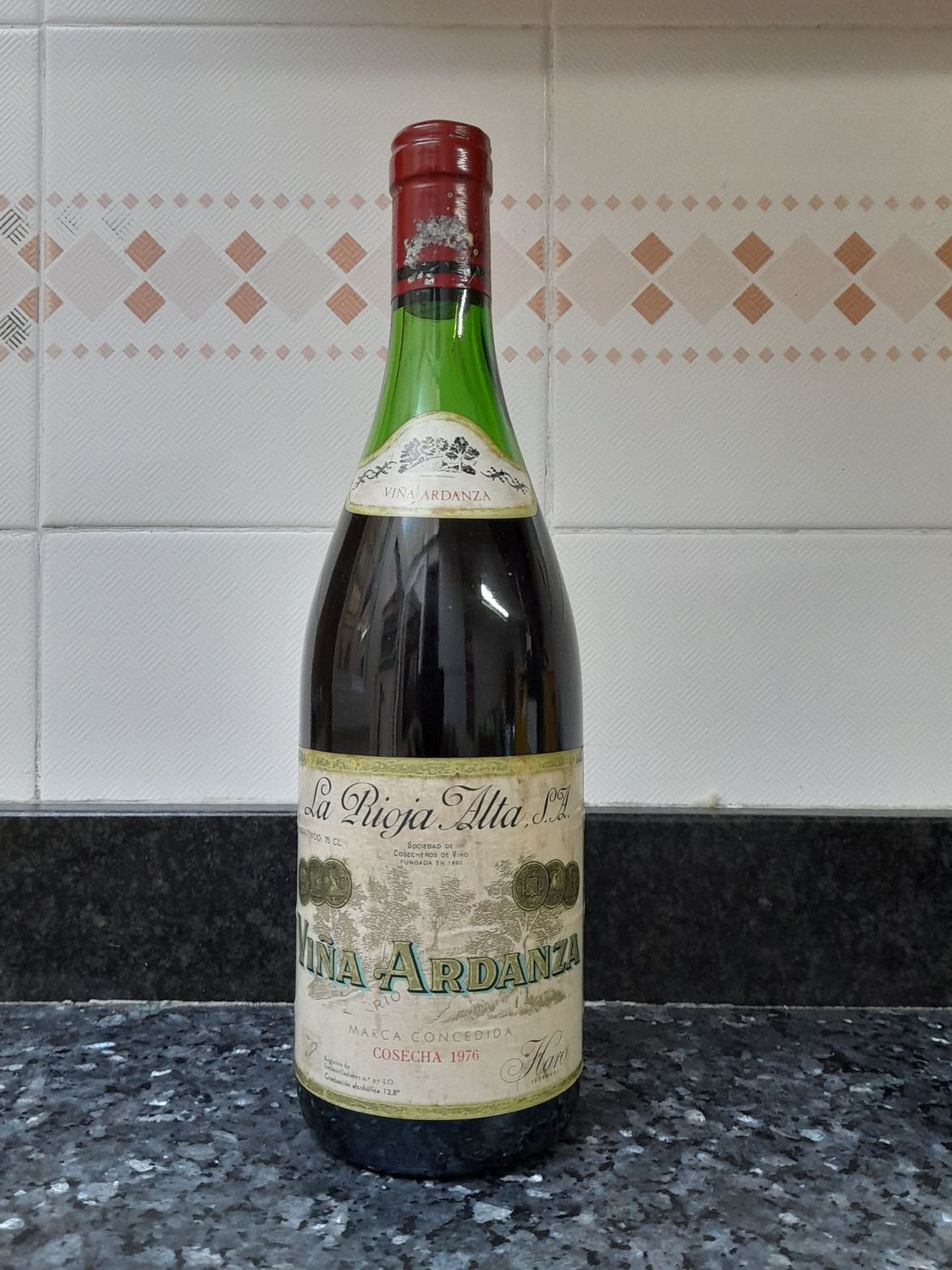 Viña Ardanza Cosecha 1976  Vino de Colección
