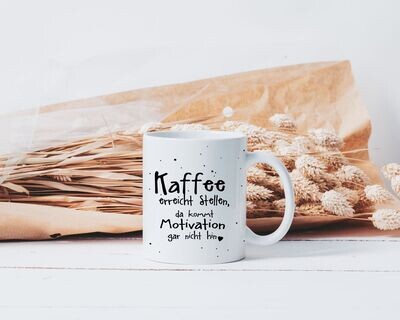 Handgefertigte Tasse mit Spruch Handgefertigte Tasse mit Spruch "Kaffee erreicht Stellen, da kommt Motivation gar nicht hin"