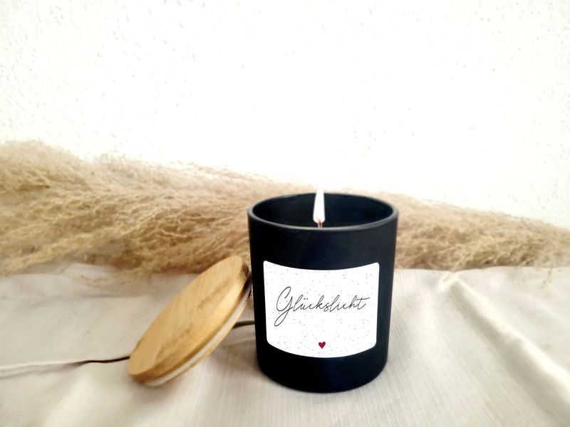 Duftkerze im Glas mit Spruch Duftkerze im Glas mit Spruch "Glückslicht"