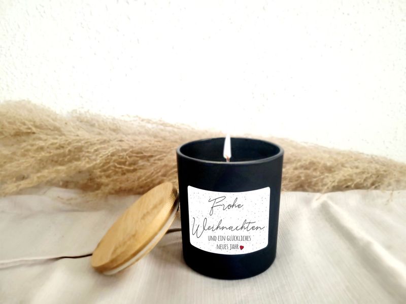Duftkerze im Glas mit Spruch Duftkerze im Glas mit Spruch "Frohe Weihnachten"