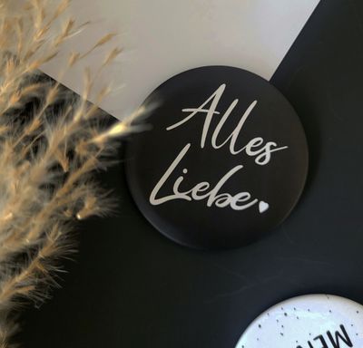 Großer Magnet für Pinnwand oder Kühlschrank mit Spruch Großer Magnet für Pinnwand oder Kühlschrank mit Spruch "Alles Liebe"