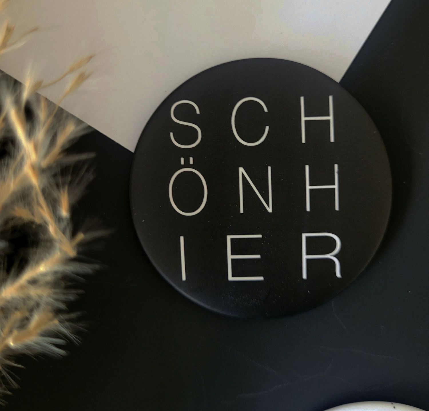 Großer Magnet für Pinnwand oder Kühlschrank mit Spruch "Schön hier"