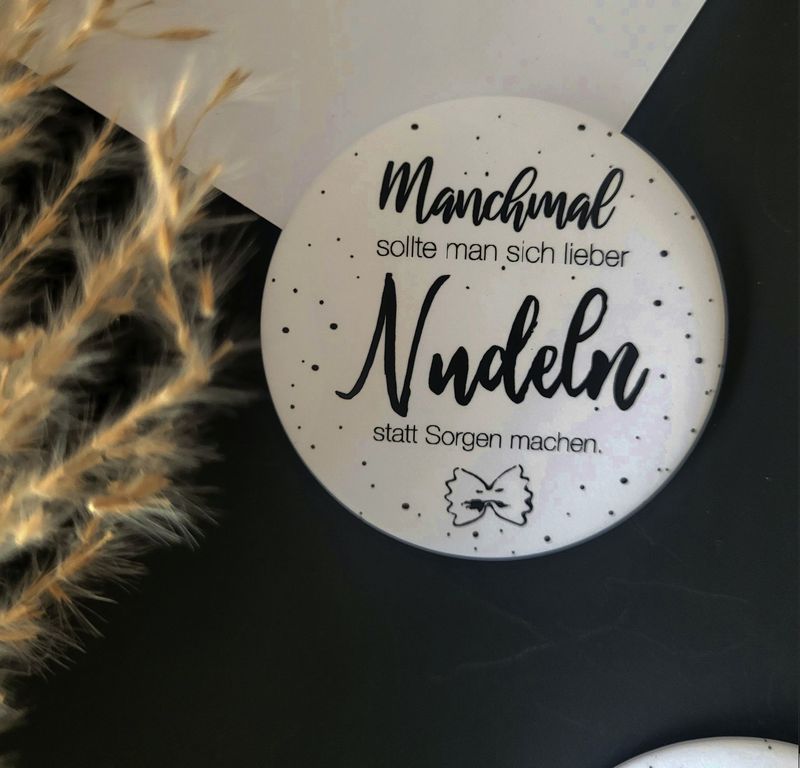 Großer Magnet für Pinnwand oder Kühlschrank mit Spruch "Manchmal sollte man sich lieber Nudeln statt Sorgen machen"