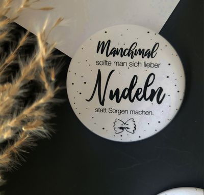 Großer Magnet für Pinnwand oder Kühlschrank mit Spruch "Manchmal sollte man sich lieber Nudeln statt Sorgen machen"