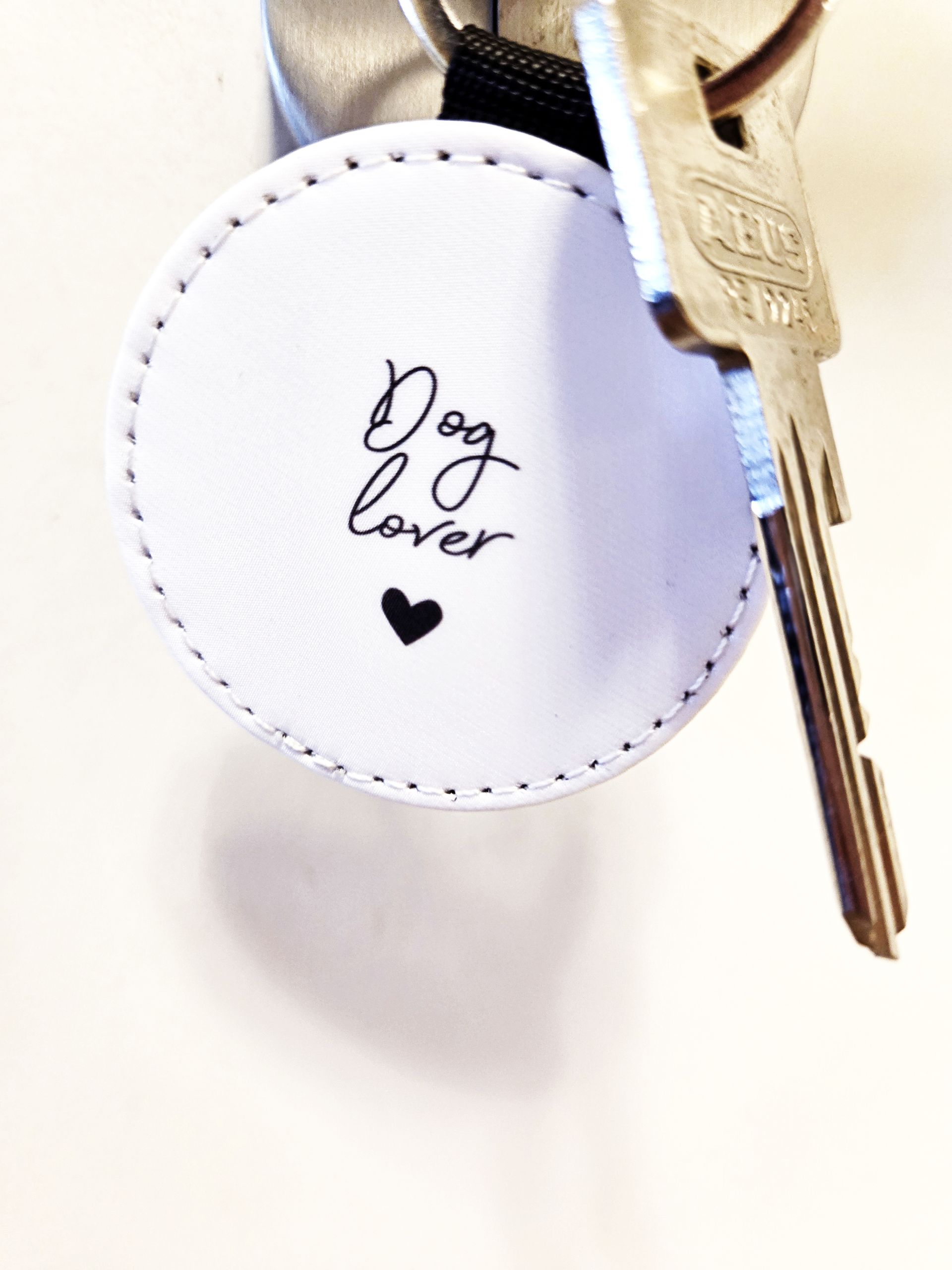 Handgefertigter Schlüsselanhänger mit Spruch „dog lover