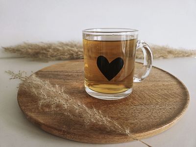 Handgefertigtes Teeglas/Teetasse aus Glas mit Herz Handgefertigtes Teeglas/Teetasse aus Glas mit Herz