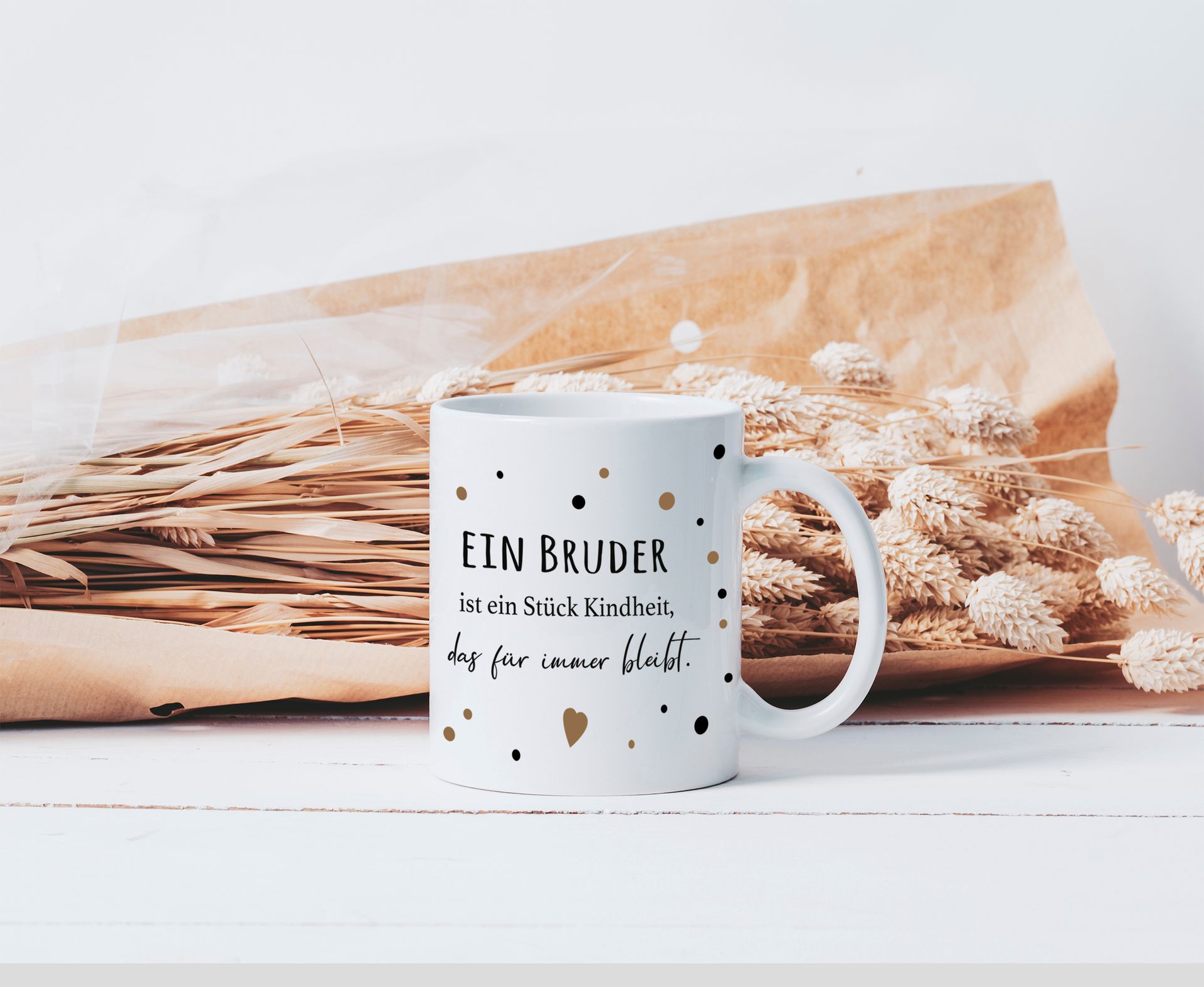 Personalisierbare Tasse „Ein Bruder ist ein Stück Kindheit, das für immer bleibt.“