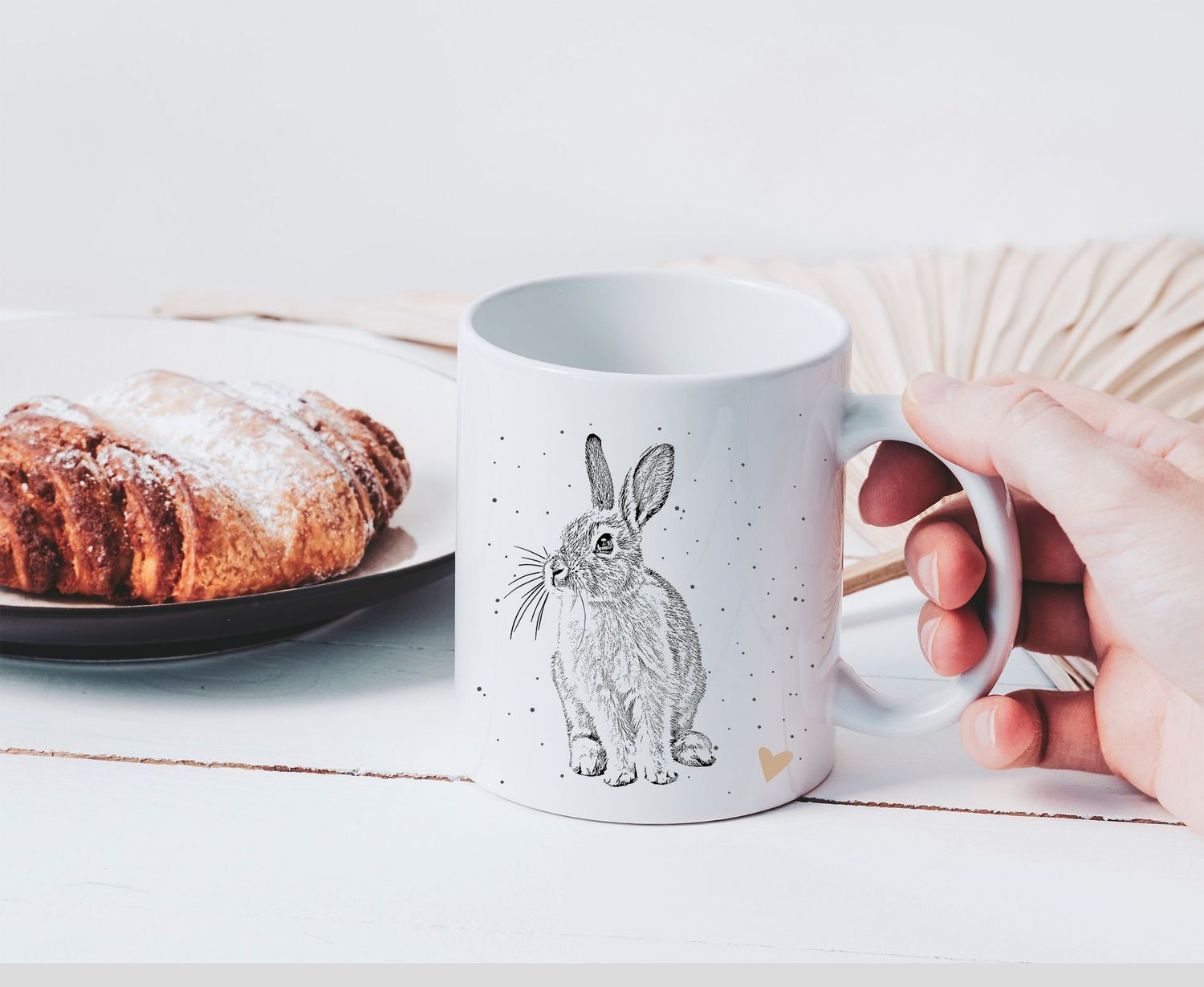 Handgefertigte Keramik Tasse mit gezeichnetem Hasen