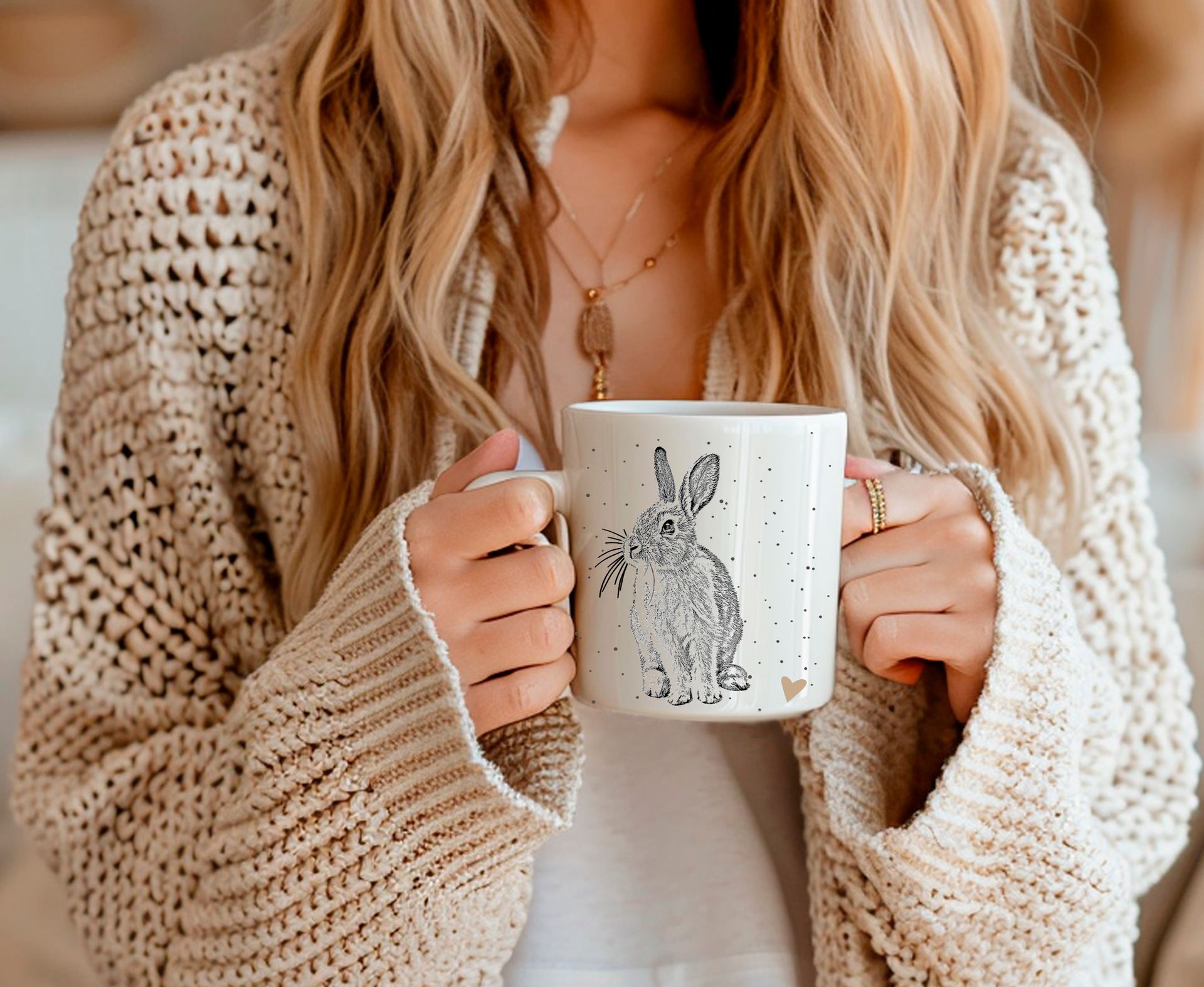 Handgefertigte Keramik Tasse mit gezeichnetem Hasen