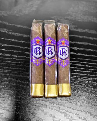 Royalty Robusto Cigar - Luxury Boutique Collection
